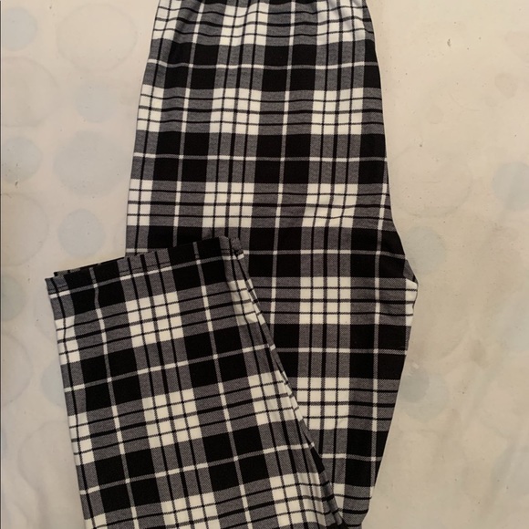 Check Mate Capris - Picture 1 of 1